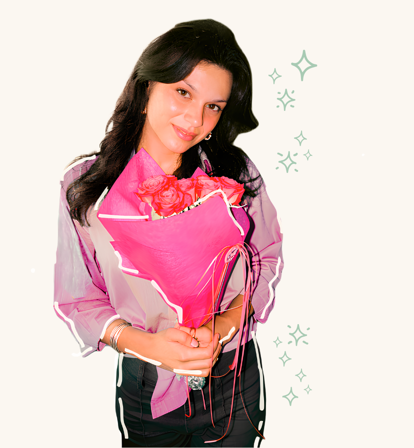 Portrait de Clémence Assier tenant un bouquet de roses